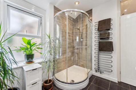Bathroom - shower.jpg