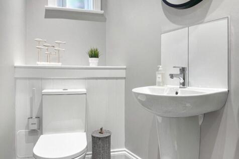 WC and sink.jpg