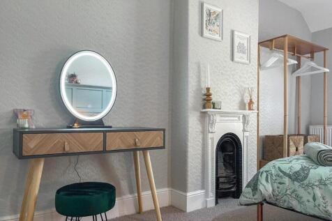 Bedroom One - dressing table.jpg