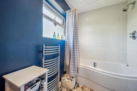 Bathroom - bath.jpg