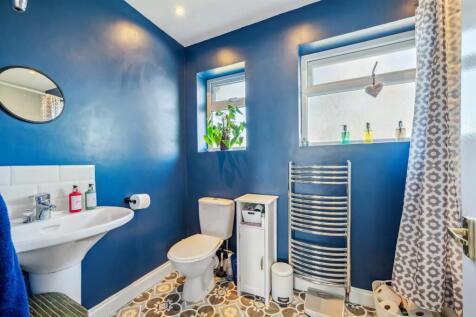 Bathroom - sink and WC.jpg