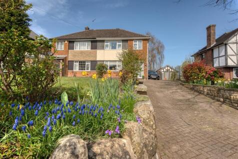 Driveway and front of the home.jpg