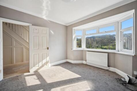 Sitting Room to inner hallway.jpg