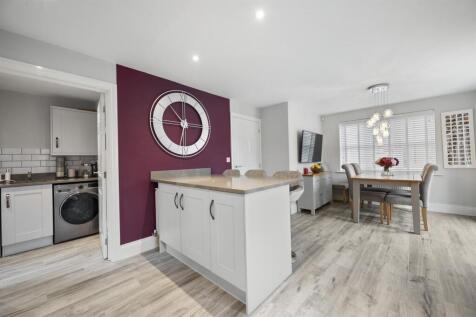 Breakfast Bar and Utility.jpg