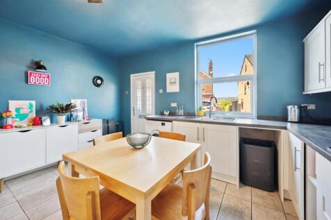 Breakfast Kitchen to window.jpg