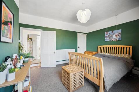 Bedroom One to landing.jpg