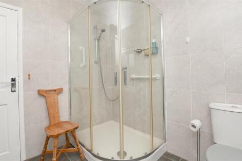 Bathroom - shower.jpg