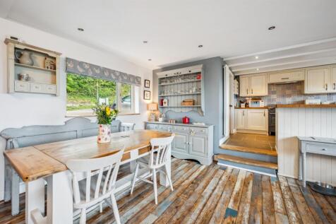 Dining area to driveway.jpg