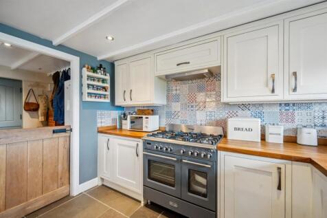 Kitchen - stove.jpg