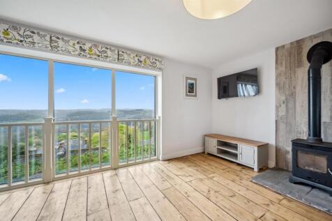 Sitting Room - fireplace and views.jpg