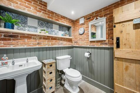 Bathroom - sink and WC.jpg