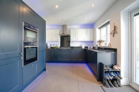 Kitchen .jpg