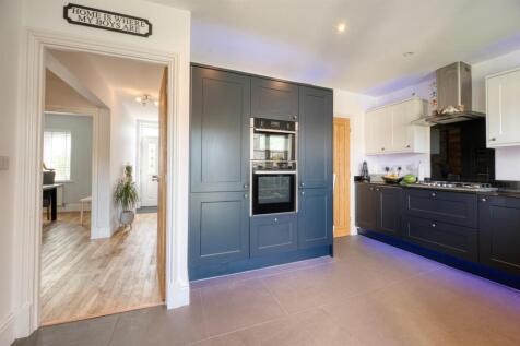 Kitchen towards hallway.jpg