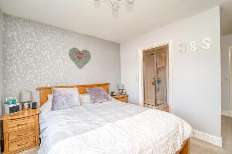 Bedroom One towards en-suite.jpg