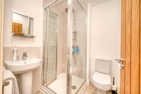 Bedroom One en-suite.jpg