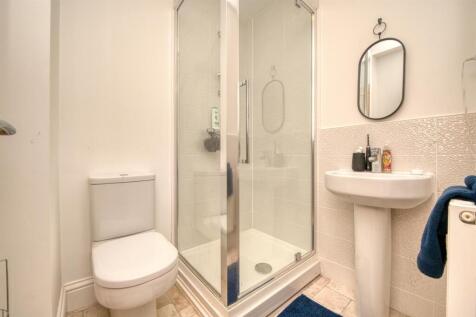 Bedroom Two en-suite.jpg