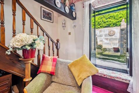Snug - French doors to garden.jpg