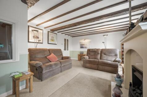 Sitting Room towards landing.jpg
