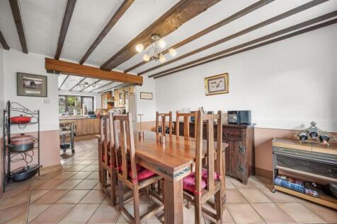 Dining Room towards Kitchen.jpg