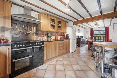 Kitchen - stove.jpg