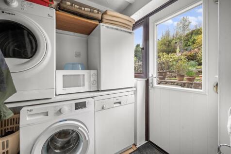Utility Room to garden.jpg