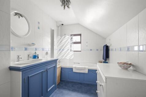 Bathroom - vanity unit and bath.jpg