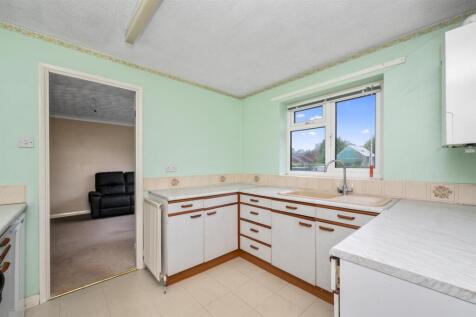Kitchen to Lounge-Diner.jpg