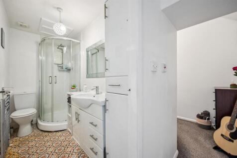 Shower Room.jpg