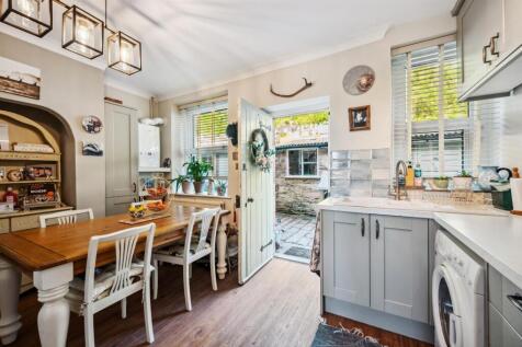 Dining Kitchen towards garden.jpg