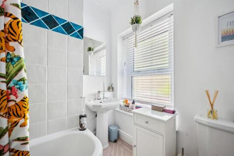 Bathroom - sink.jpg