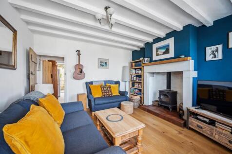 Sitting Room towards Kitchen.jpg