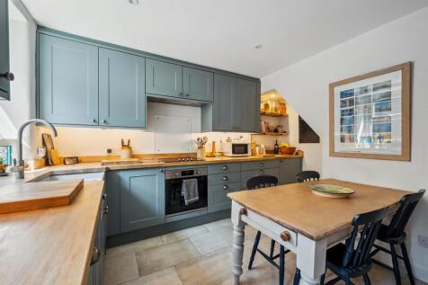 Kitchen - stove and cabinets.jpg