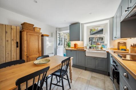 Kitchen - sink and door to garden.jpg