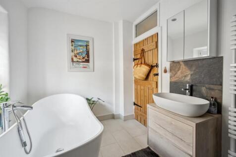 Bathroom - vanity unit.jpg