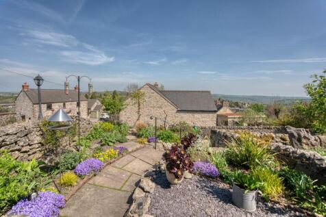 Front Garden - steps down.jpg