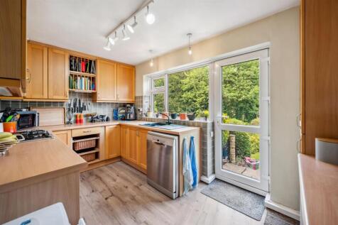 Kitchen towards rear garden.jpg