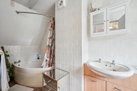 Bathroom - bath.jpg