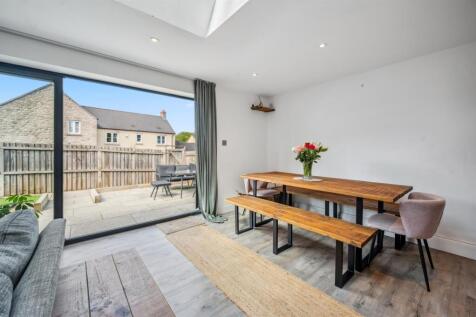Dining area towards garden.jpg
