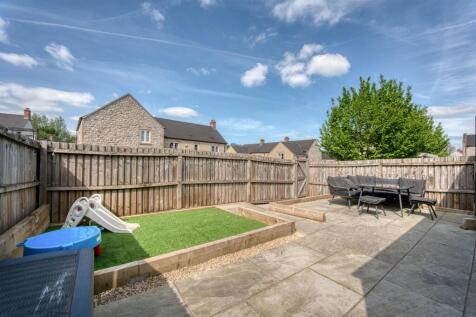 Rear Garden towards dining patio.jpg