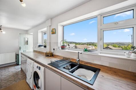 Kitchen and windows with view.jpg