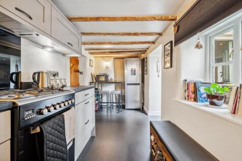 Kitchen to breakfast area.jpg