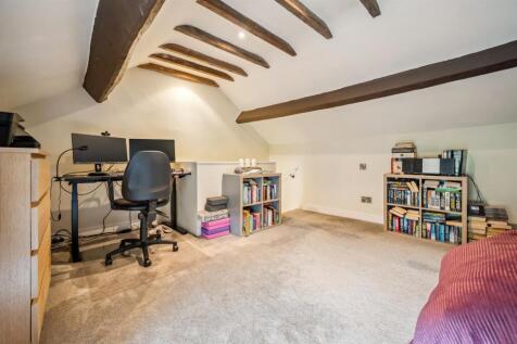 Bedroom One - desk.jpg