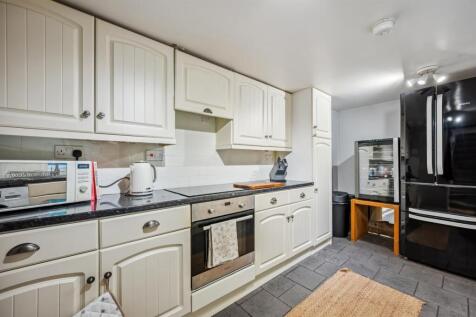 Kitchen - oven.jpg
