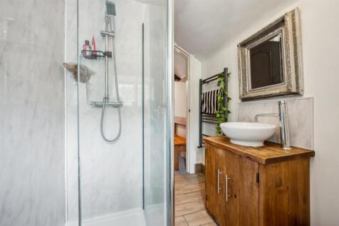 Shower Room.jpg