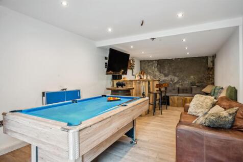 Reception Room - pool table and bar.jpg