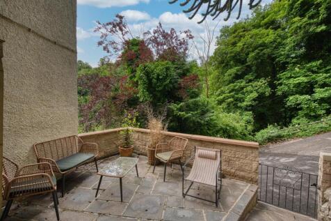 Garden - lower dining patio.jpg