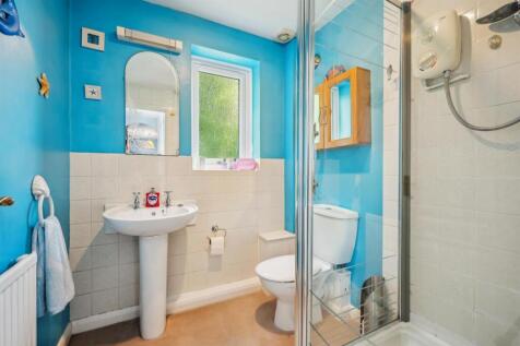 Bedroom One en-suite.jpg