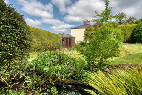 Pond towards summer house.jpg