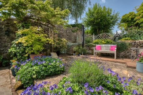 Rear Garden - lower dining patio.jpg