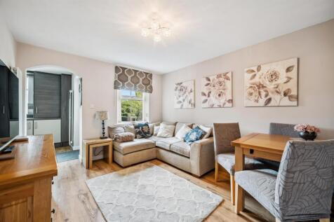 Dining Room towards Kitchen.jpg